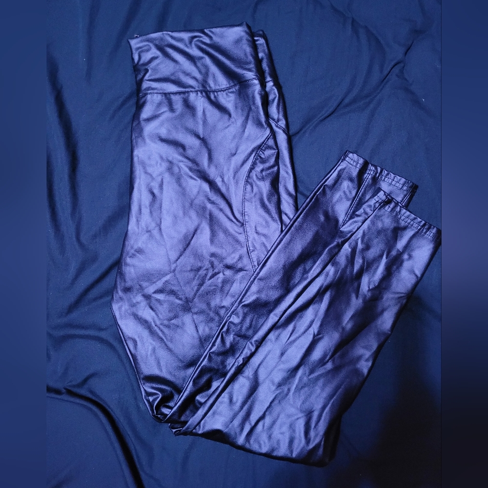 Butt lift faux leather leggings